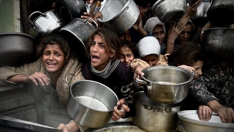 استشهاد 26 فلسطينيا أثناء انتظار المساعدات في غزة وفق الدفاع المدني – اليوم 24