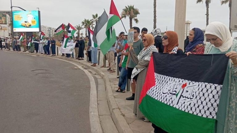 سلسلة بشرية في الدار البيضاء ترفع أعلام فلسطين وتندد بـ”الإبادة” في غزة – لكم-lakome2