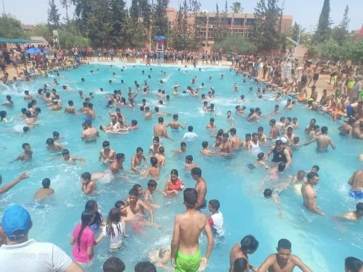 متعة مهددة في عز الصيف.. مخاطر صحية تحاصر المسابح العمومية بالمغرب
