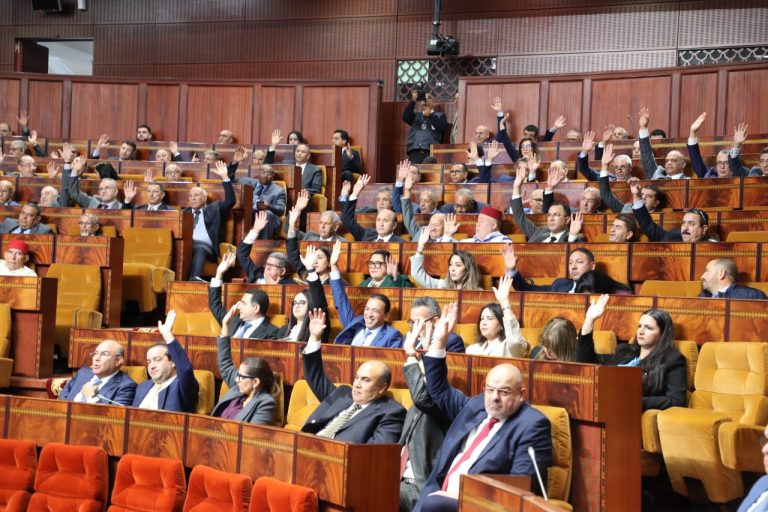 مقترح قانون جديد يُعزز تمثيلية النساء بإلغاء التنافي بين البرلمان والجماعات