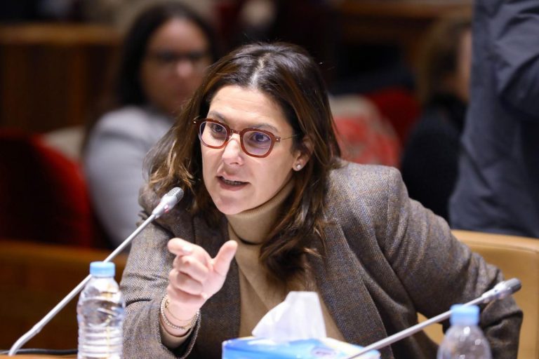 المنصوري تقدم روايتها وتلجأ للقضاء ضد مروجي “مزاعم” بيع أراض عائلية