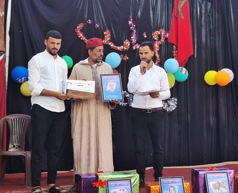 في لحظة وفاء.. مدارس أيت منصور تحتفي بـ “ذاكرتها التربوية” وتكرّم الرعيل الأول من أساتذتها