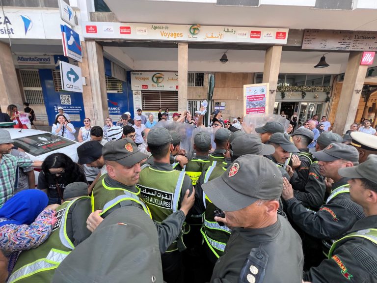 نددت بحضور “صهاينة” لمنتدى السوسيولوجيا.. تفريق وقفة احتجاجية لمناهضي التطبيع بالرباط