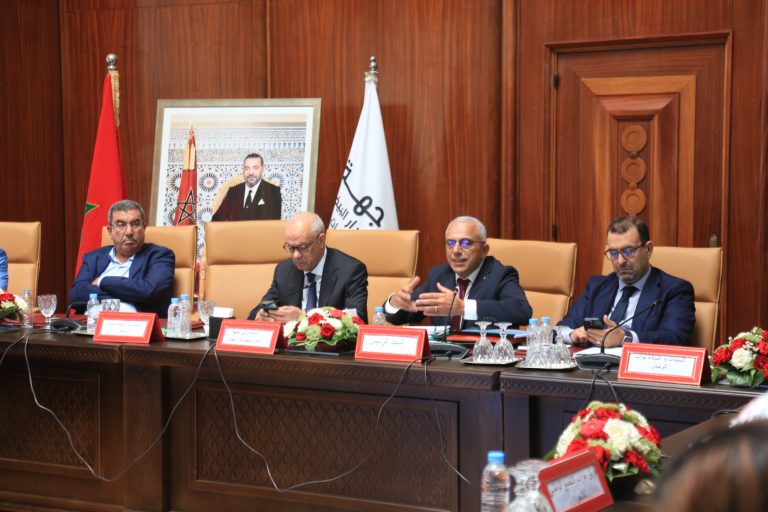 كثرة التعديلات وإلغاء اتفاقيات يشعلان مجلس جهة البيضاء.. وأعضاء يحذرون من “تضييع الولاية”