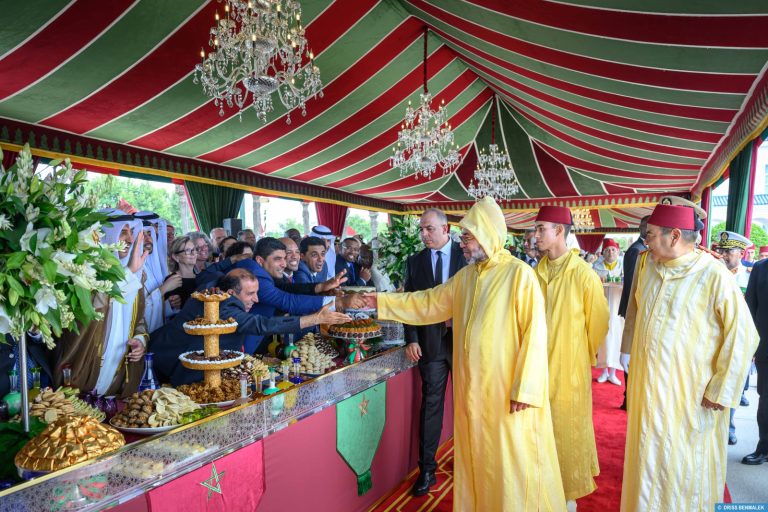 احتفال مهيب بعيد العرش بالمضيق.. الملك يترأس حفل استقبال بحضور رموز الدولة والدبلوماسية والأديان