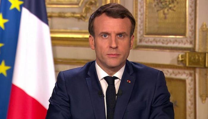 الرئيس الفرنسي إيمانويل ماكرون يعلق إعفاء حاملي جوازات السفر الرسمية والدبلوماسية الجزائرية من التاشيرة