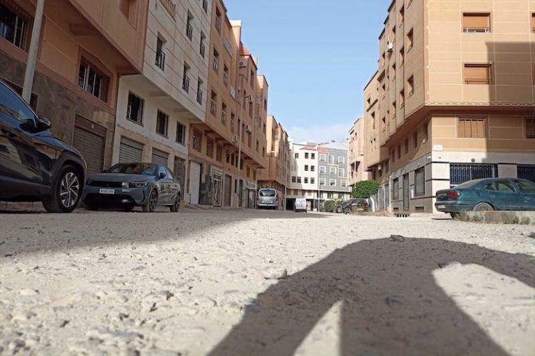 “حي المطار” ينتظر التزفيت بالناظور